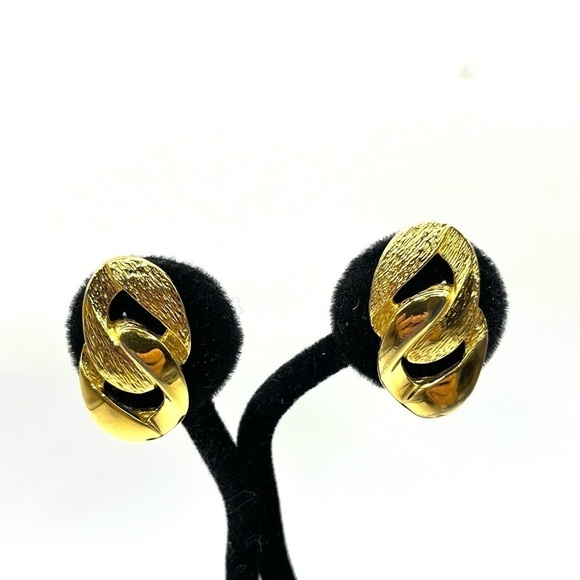 Napier Knot Gold Tone Screw Back Clip On Vintage Earrings Classic Chic Signed - Picture 3 of 7